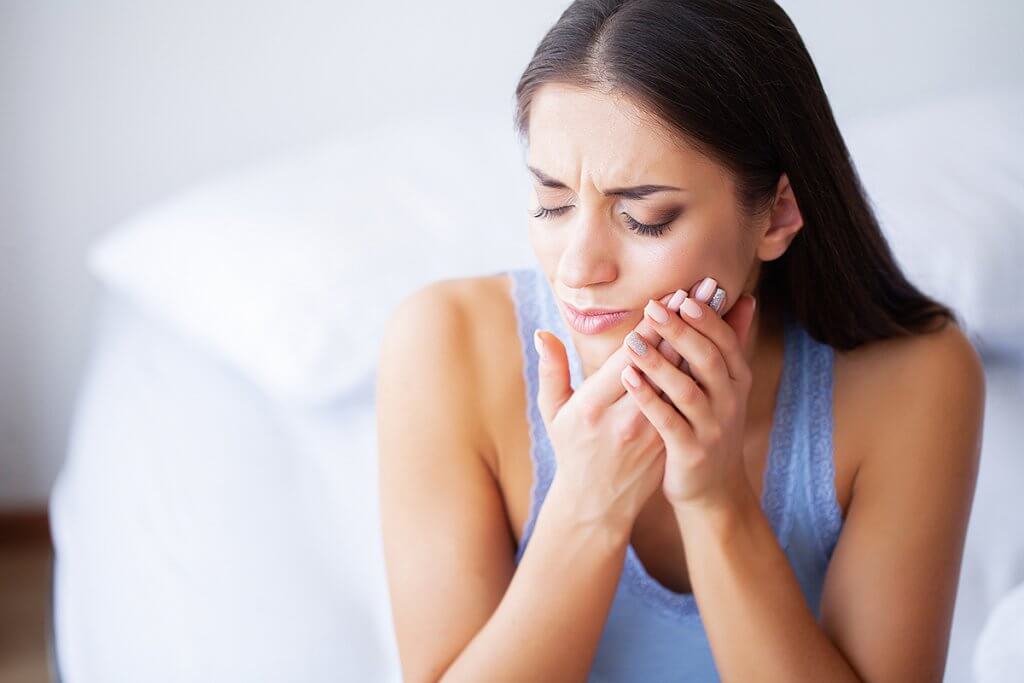 What Should You Do If Your Tooth Gets Knocked Out Flint MI